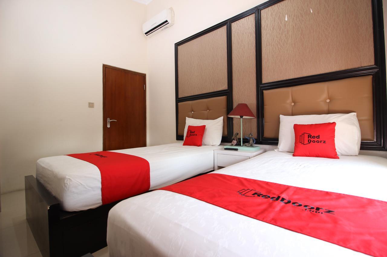 Reddoorz Plus Near Tugu Jogja 2 Yogyakarta Exterior photo