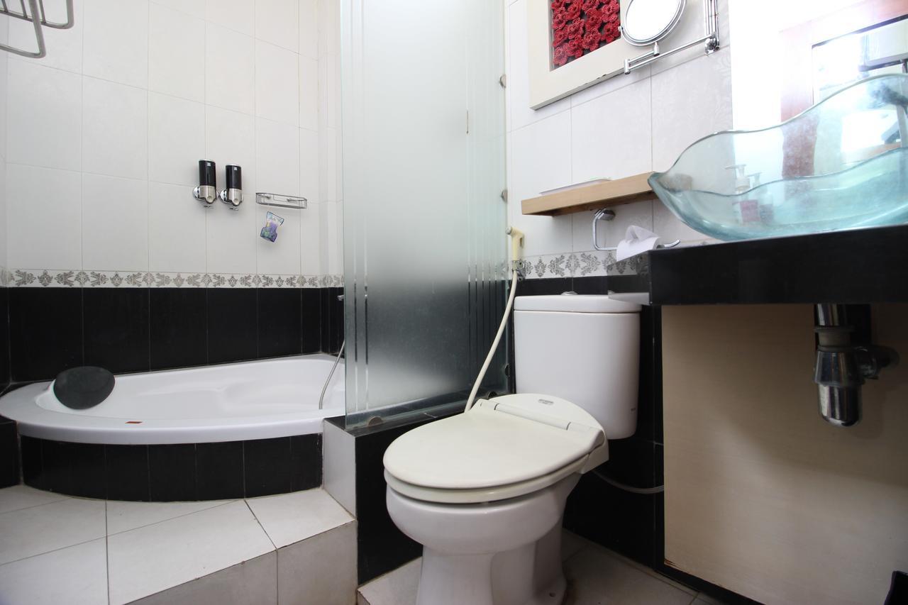 Reddoorz Plus Near Tugu Jogja 2 Yogyakarta Exterior photo