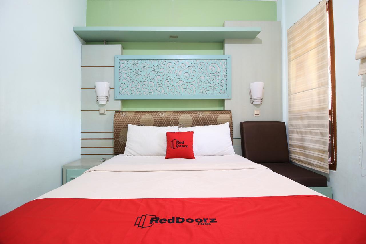 Reddoorz Plus Near Tugu Jogja 2 Yogyakarta Exterior photo