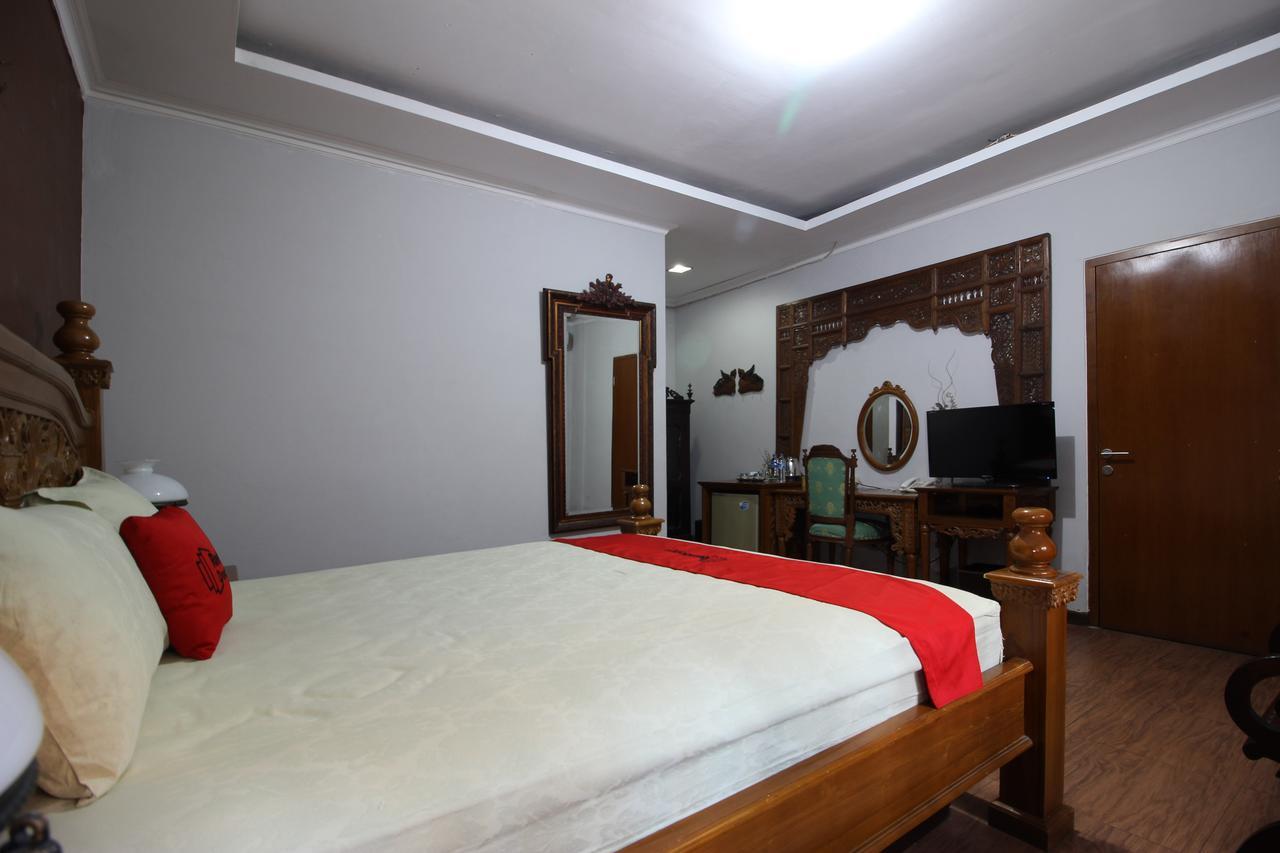 Reddoorz Plus Near Tugu Jogja 2 Yogyakarta Exterior photo