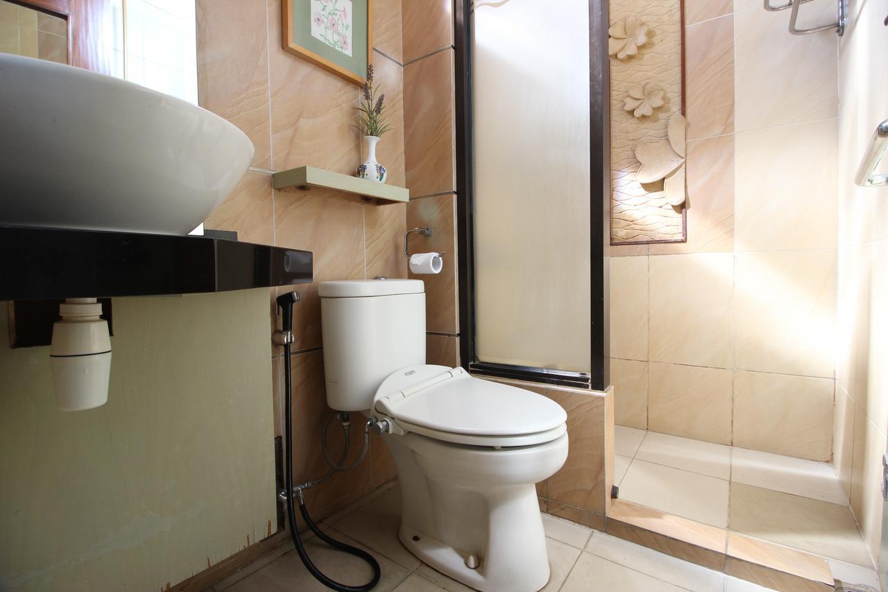 Reddoorz Plus Near Tugu Jogja 2 Yogyakarta Exterior photo