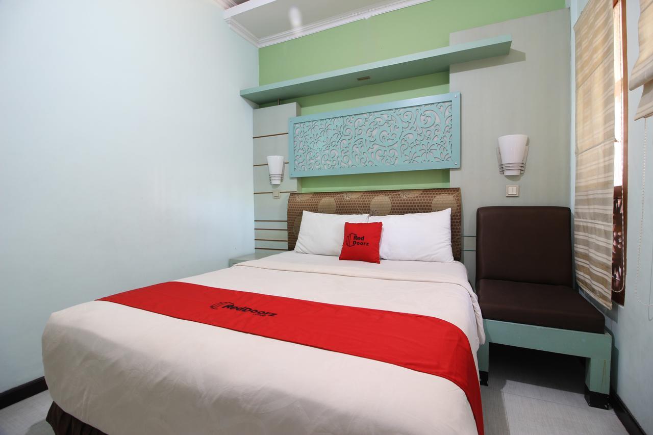 Reddoorz Plus Near Tugu Jogja 2 Yogyakarta Exterior photo