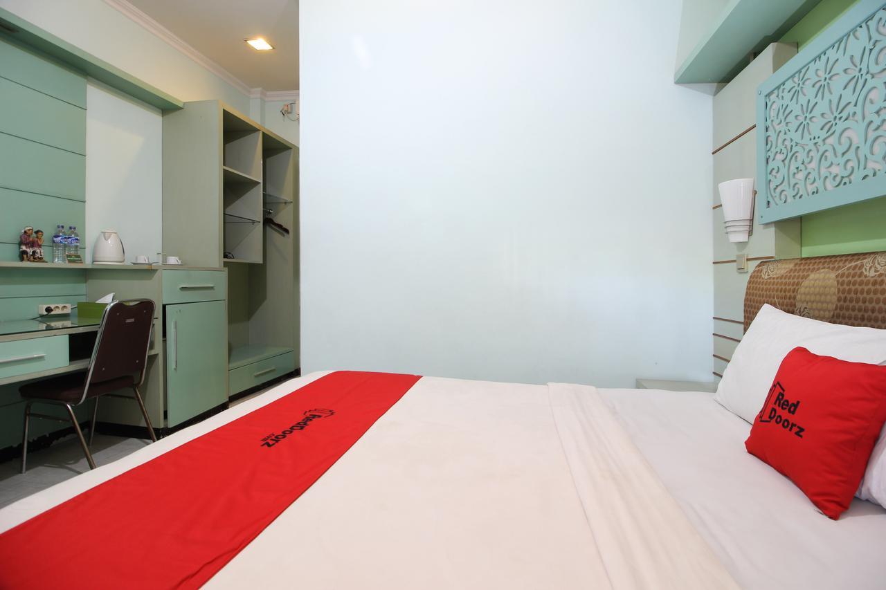 Reddoorz Plus Near Tugu Jogja 2 Yogyakarta Exterior photo