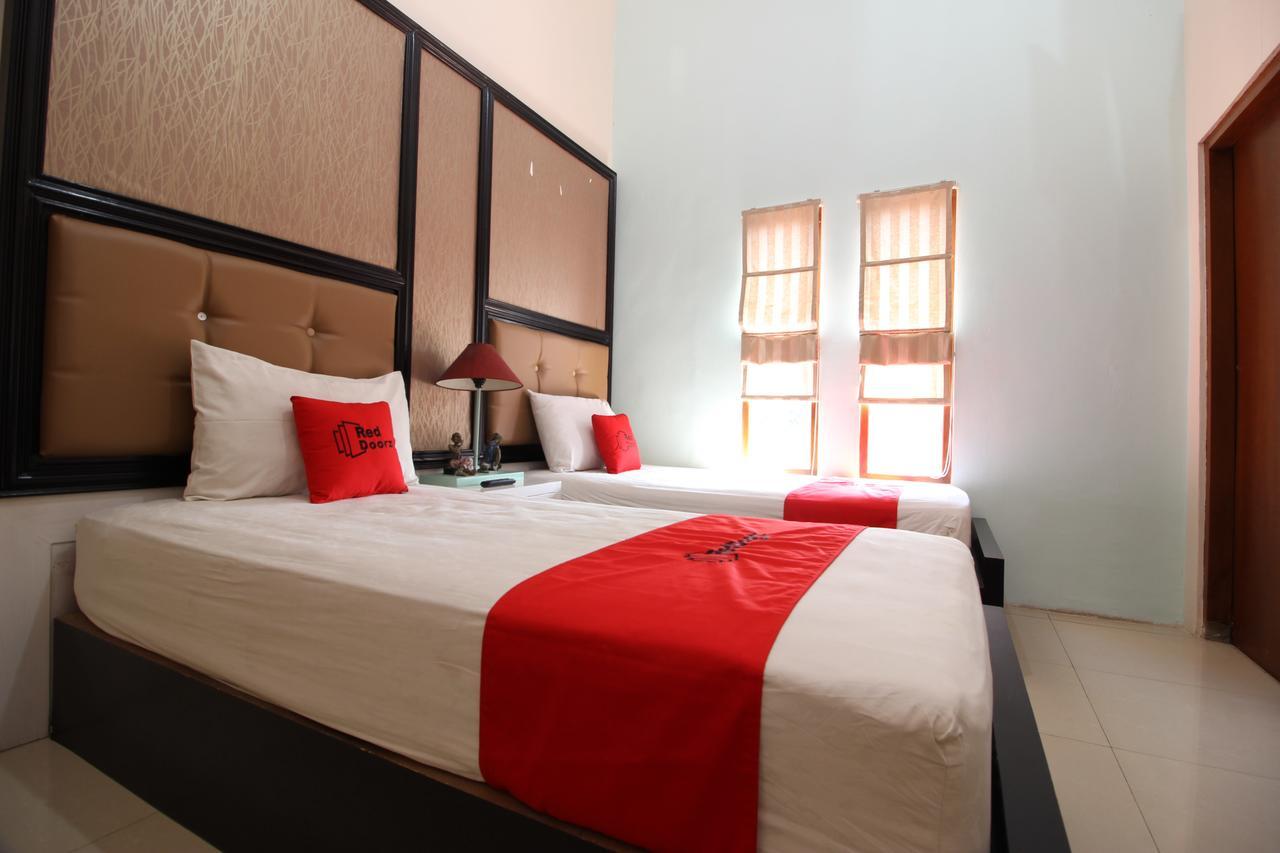 Reddoorz Plus Near Tugu Jogja 2 Yogyakarta Exterior photo
