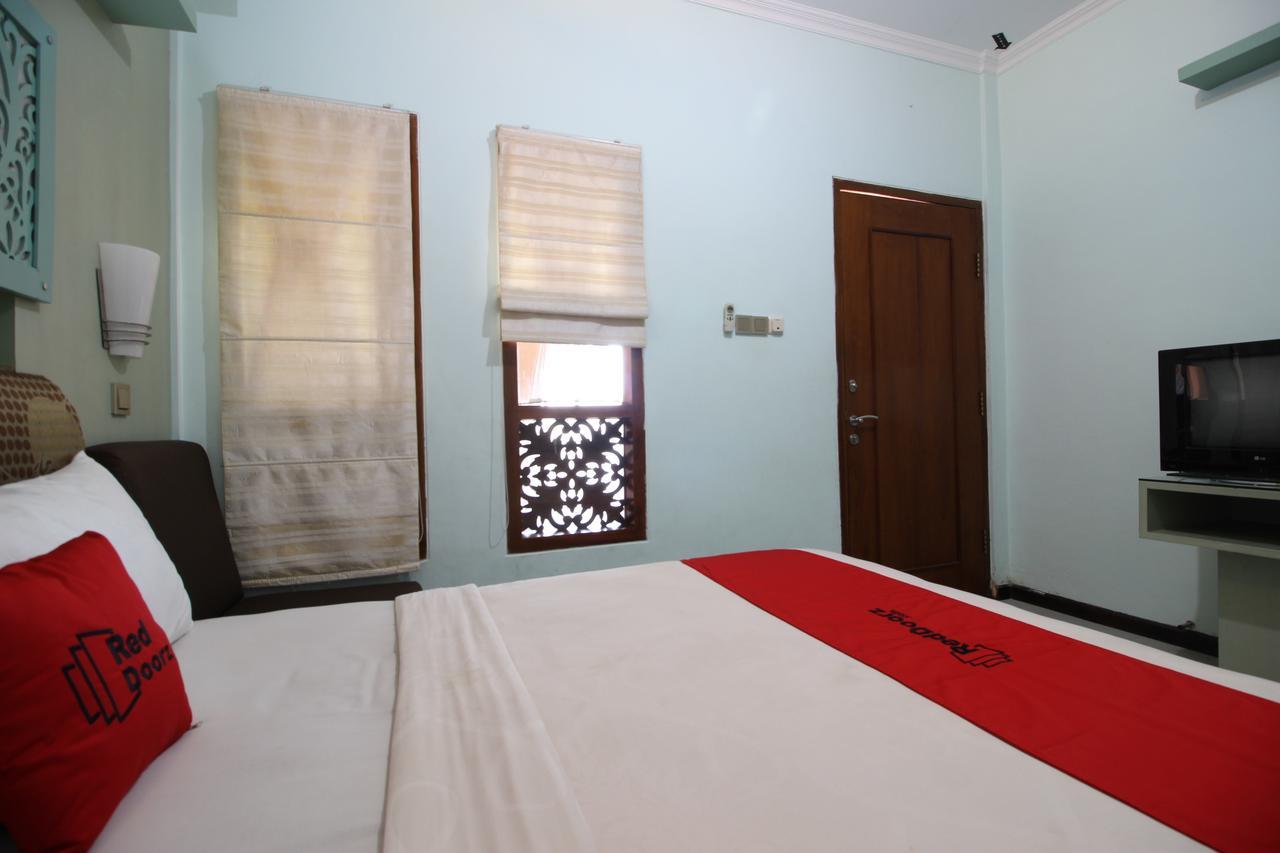 Reddoorz Plus Near Tugu Jogja 2 Yogyakarta Exterior photo