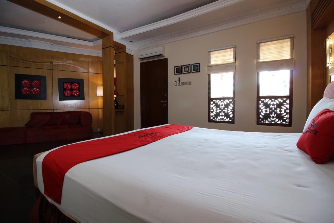 Reddoorz Plus Near Tugu Jogja 2 Yogyakarta Exterior photo