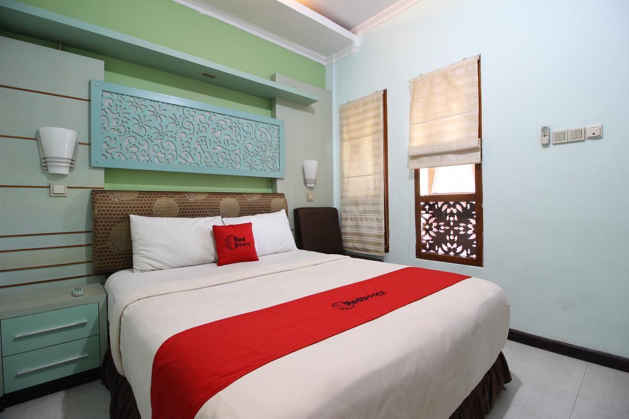 Reddoorz Plus Near Tugu Jogja 2 Yogyakarta Exterior photo