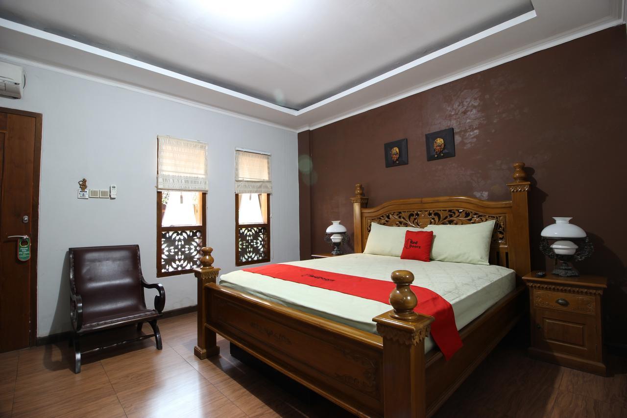 Reddoorz Plus Near Tugu Jogja 2 Yogyakarta Exterior photo
